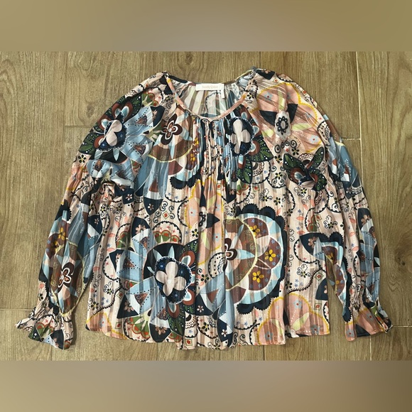 See By Chloe Printed Pleated Bell Sleeve Top - Picture 5 of 9